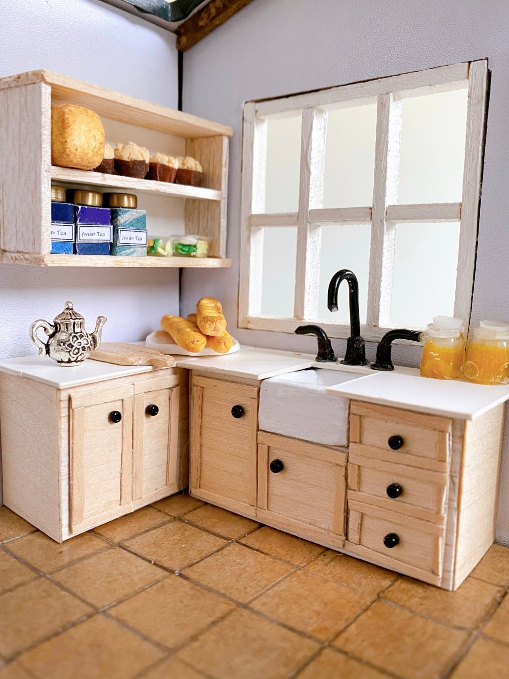 Kitchen/ White+wood color&nbsp;combo